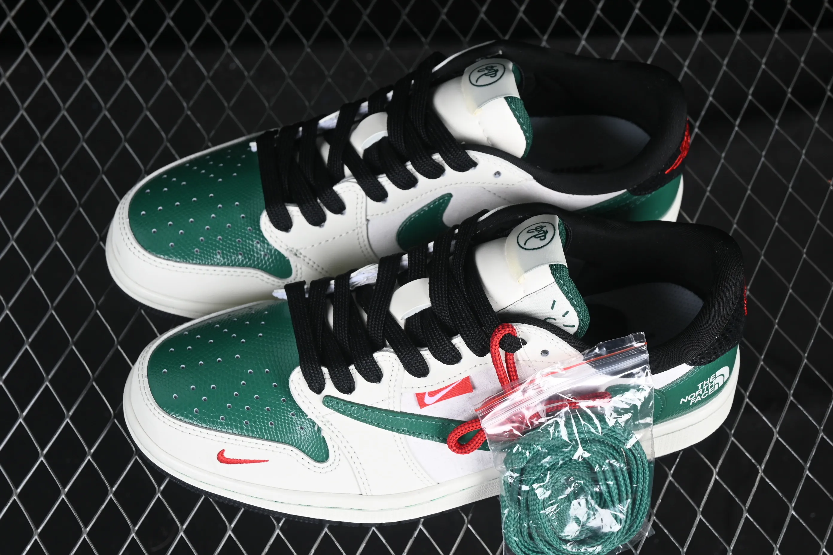 All categories Air Jordan Jordan series basketball shoes Air Jordan 1 Low High-end customized low-top sneakers Travis Scott x Fragment Design x Air Jordan 1 Low OG SP AJ1 Joe 1 North Face joint off-white green snake low-top cultural casual sneakers CH6336-021